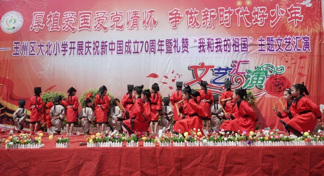 他是国家一级演员,因嘴歪演了一辈子坏人;女儿竟是我们熟悉的她