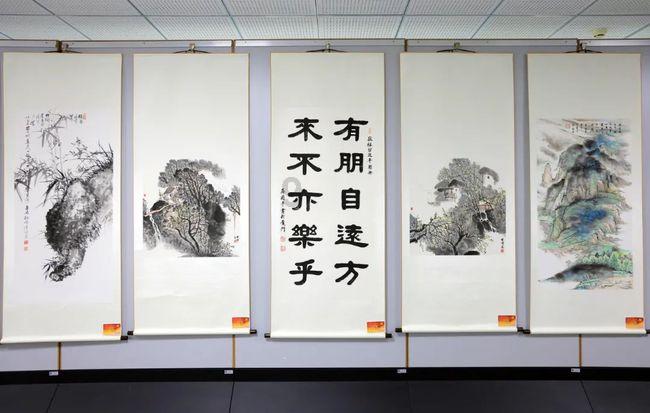 秦皇岛市北戴河区车站社区开展“指上艺术 点亮新春”活动